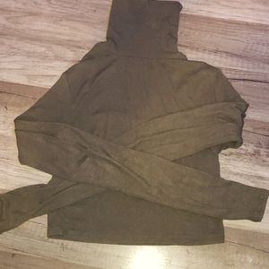 Long sleeves turtleneck